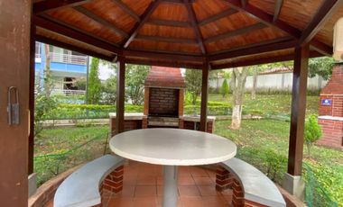 apartamento en arriendo en la 200. Cod A124401