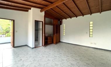 apartamento en venta en romeral. Cod V13614