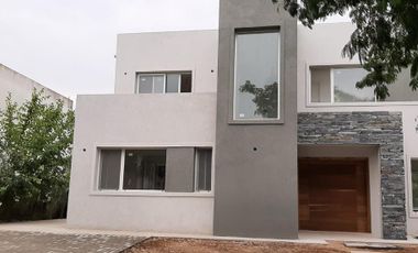 Casa En alquiler - El Canton - Norte - Escobar - 3 dormitorios - Pileta