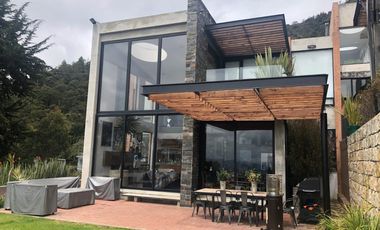 casa en arriendo en la calera. Cod A121133028