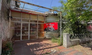 Casa muy amplia en lote propio a RECICLAR  en Ramos Mejía Sur Centro