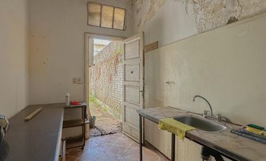 Casa muy amplia en lote propio a RECICLAR  en Ramos Mejía Sur Centro