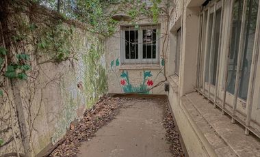 Casa muy amplia en lote propio a RECICLAR  en Ramos Mejía Sur Centro