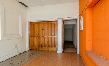 Casa muy amplia en lote propio a RECICLAR  en Ramos Mejía Sur Centro
