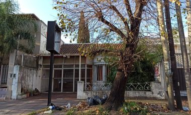 Casa muy amplia en lote propio a RECICLAR  en Ramos Mejía Sur Centro