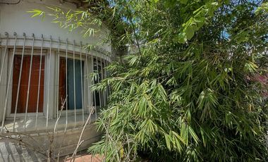 Casa muy amplia en lote propio a RECICLAR  en Ramos Mejía Sur Centro