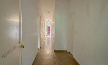 Casa muy amplia en lote propio a RECICLAR  en Ramos Mejía Sur Centro