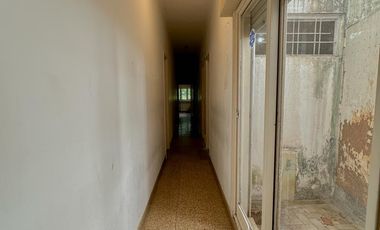 Casa muy amplia en lote propio a RECICLAR  en Ramos Mejía Sur Centro