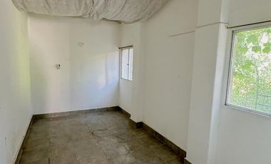 Casa muy amplia en lote propio a RECICLAR  en Ramos Mejía Sur Centro
