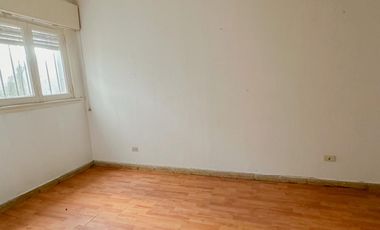 Casa muy amplia en lote propio a RECICLAR  en Ramos Mejía Sur Centro