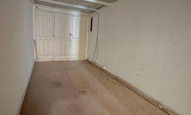 Casa muy amplia en lote propio a RECICLAR  en Ramos Mejía Sur Centro