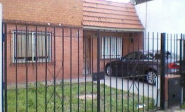 Chalet 3 Ambientes con entrada de auto