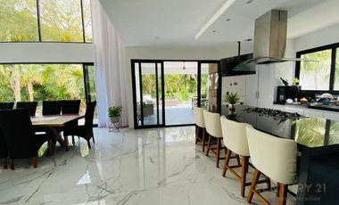 Estupenda casa en venta en Playacar, Playa del Carmen P3259