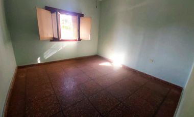 Casa c/ Galpon y Garaje + Departamento en Block