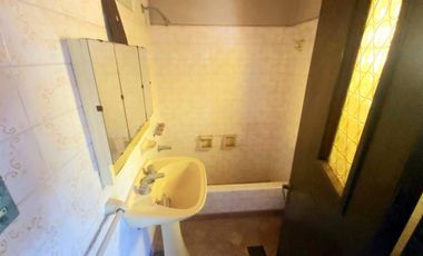 Casa c/ Galpon y Garaje + Departamento en Block