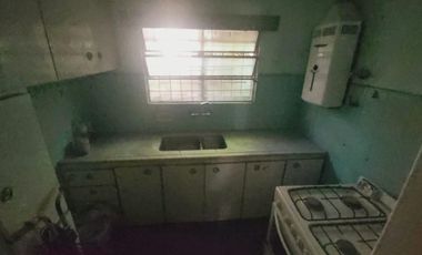 Casa c/ Galpon y Garaje + Departamento en Block