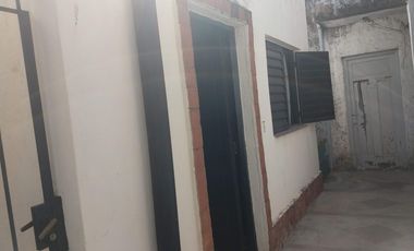 Venta Monoambiente con patio en Morón.