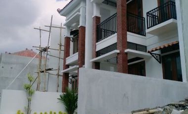 RUMAH SIAP HUNI 2 LANTAI HARGA MIRING DI TENGAH KOTA JOGJA