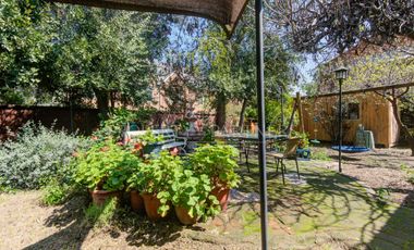 Casa con Amplio terreno, con hermoso entorno natural.