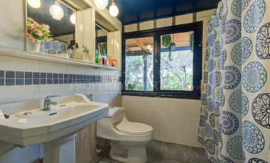 Casa con Amplio terreno, con hermoso entorno natural.