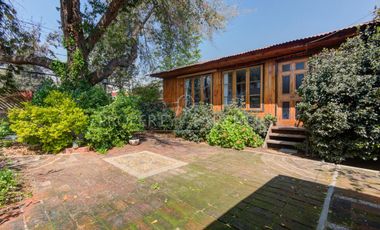 Casa con Amplio terreno, con hermoso entorno natural.