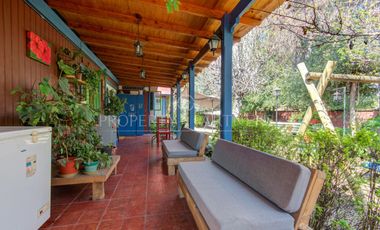 Casa con Amplio terreno, con hermoso entorno natural.