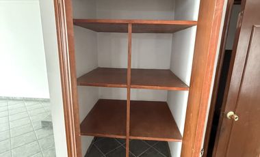 EXCELENTE CASA EN FRACCIONAMIENTO PIRAMIDES CON AMPLIOS ESPACIOS