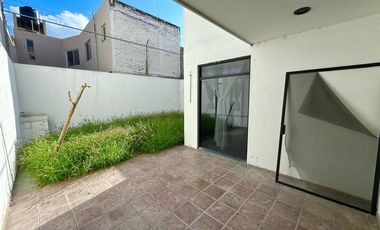 EXCELENTE CASA EN FRACCIONAMIENTO PIRAMIDES CON AMPLIOS ESPACIOS
