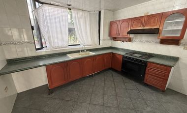 EXCELENTE CASA EN FRACCIONAMIENTO PIRAMIDES CON AMPLIOS ESPACIOS