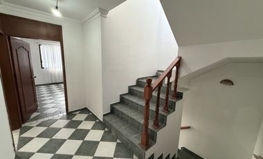 EXCELENTE CASA EN FRACCIONAMIENTO PIRAMIDES CON AMPLIOS ESPACIOS