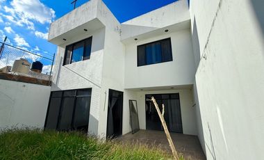 EXCELENTE CASA EN FRACCIONAMIENTO PIRAMIDES CON AMPLIOS ESPACIOS