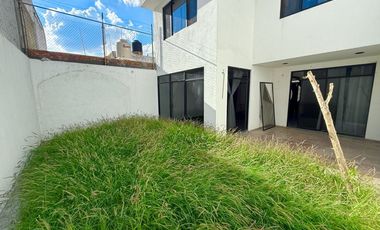 EXCELENTE CASA EN FRACCIONAMIENTO PIRAMIDES CON AMPLIOS ESPACIOS