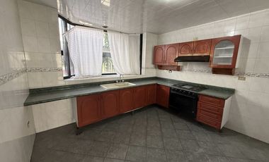 EXCELENTE CASA EN FRACCIONAMIENTO PIRAMIDES CON AMPLIOS ESPACIOS