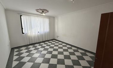 EXCELENTE CASA EN FRACCIONAMIENTO PIRAMIDES CON AMPLIOS ESPACIOS