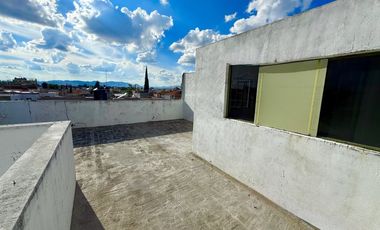 EXCELENTE CASA EN FRACCIONAMIENTO PIRAMIDES CON AMPLIOS ESPACIOS