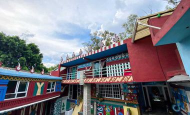 Casa extravagante en venta a un par de cuadras del centro de Tepotzotlán.