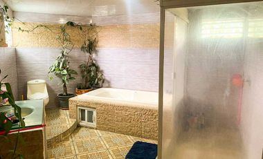 Casa extravagante en venta a un par de cuadras del centro de Tepotzotlán.