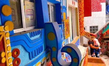 Casa extravagante en venta a un par de cuadras del centro de Tepotzotlán.