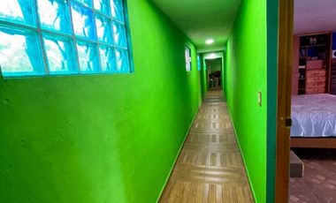 Casa extravagante en venta a un par de cuadras del centro de Tepotzotlán.