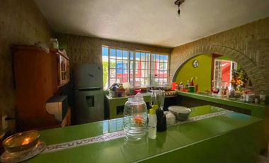 Casa extravagante en venta a un par de cuadras del centro de Tepotzotlán.