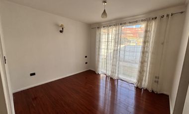 Casa sólida e independiente de un piso en condominio en Quillota