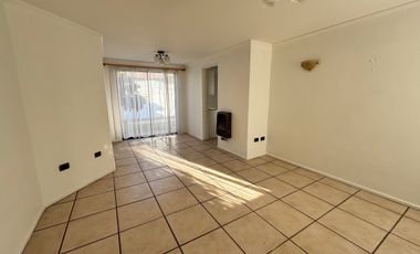 Casa sólida e independiente de un piso en condominio en Quillota