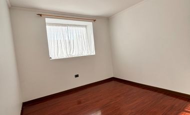 Casa sólida e independiente de un piso en condominio en Quillota