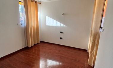 Casa sólida e independiente de un piso en condominio en Quillota