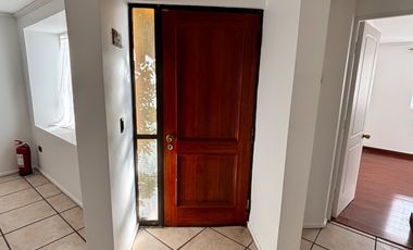 Casa sólida e independiente de un piso en condominio en Quillota
