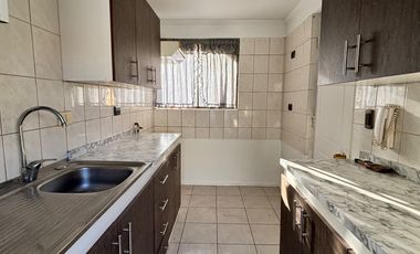 Casa sólida e independiente de un piso en condominio en Quillota