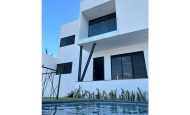 CASA EN VENTA CON VISTA AL LAGO 