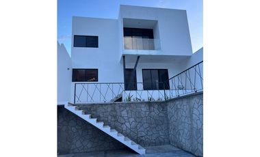CASA EN VENTA CON VISTA AL LAGO 