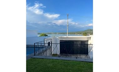 CASA EN VENTA CON VISTA AL LAGO 
