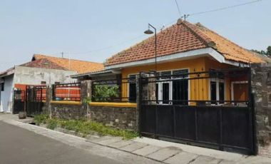 Rumah Asemrowo Surabaya